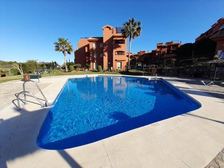 Costa Galera Con Piscinas Jardin Y Un Bano Cercano A La Playa Apartament Estepona
